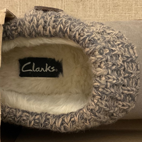 Clarks indoor/outdoor women’s Suede slippers, tan, size 7 (M) - Picture 2 of 3